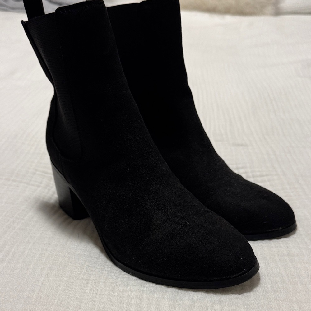 Pur Elegant Black Suede Ankle Boots